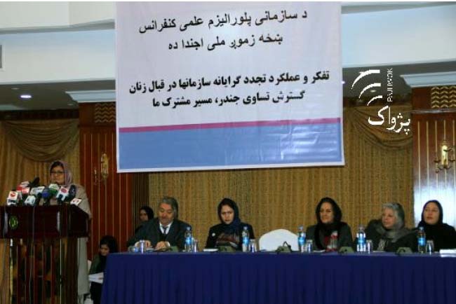 پیوستن زنان به احزاب سياسى سبب درخشيدن بيشتر آنان مي گردد